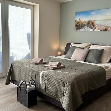 Kleine Auszeit -- Inklusive Parkplatz & Wifi, Geschirrspueler, Waschmaschine & Terrasse Mit Strandkorb -- Perfekt Fuer Urlaub & Business Scharbeutz Extérieur photo