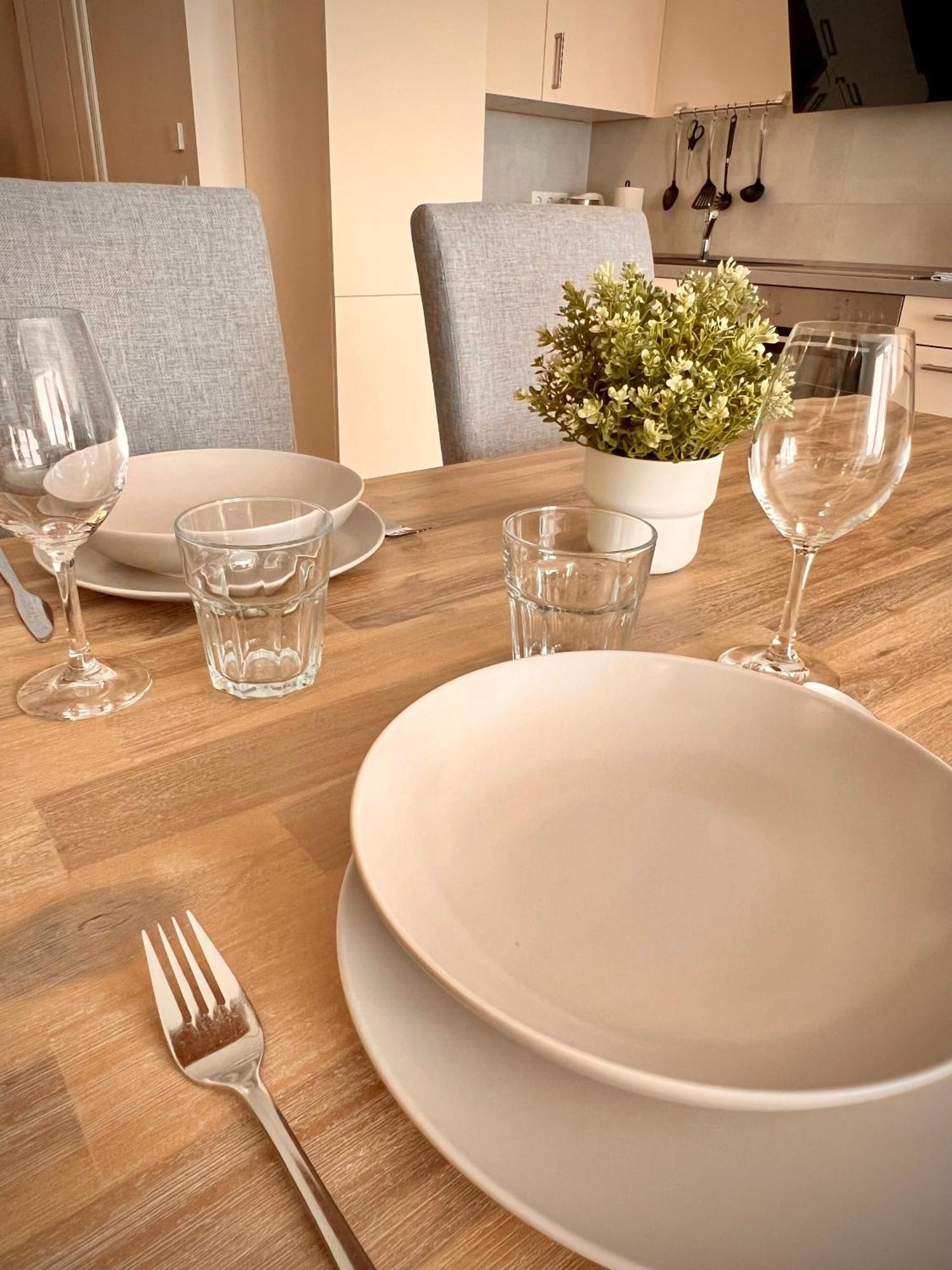 Kleine Auszeit -- Inklusive Parkplatz & Wifi, Geschirrspueler, Waschmaschine & Terrasse Mit Strandkorb -- Perfekt Fuer Urlaub & Business Scharbeutz Extérieur photo