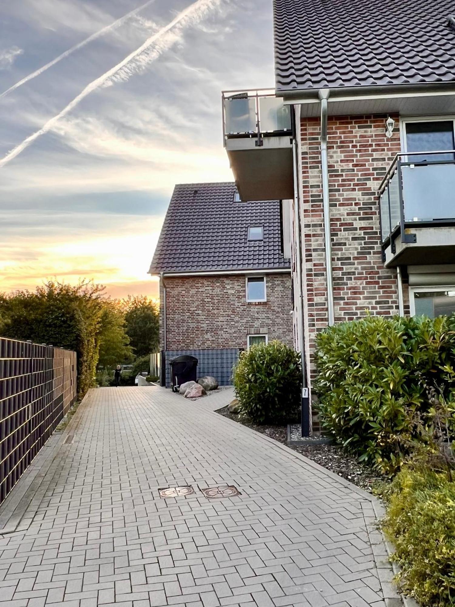 Kleine Auszeit -- Inklusive Parkplatz & Wifi, Geschirrspueler, Waschmaschine & Terrasse Mit Strandkorb -- Perfekt Fuer Urlaub & Business Scharbeutz Extérieur photo