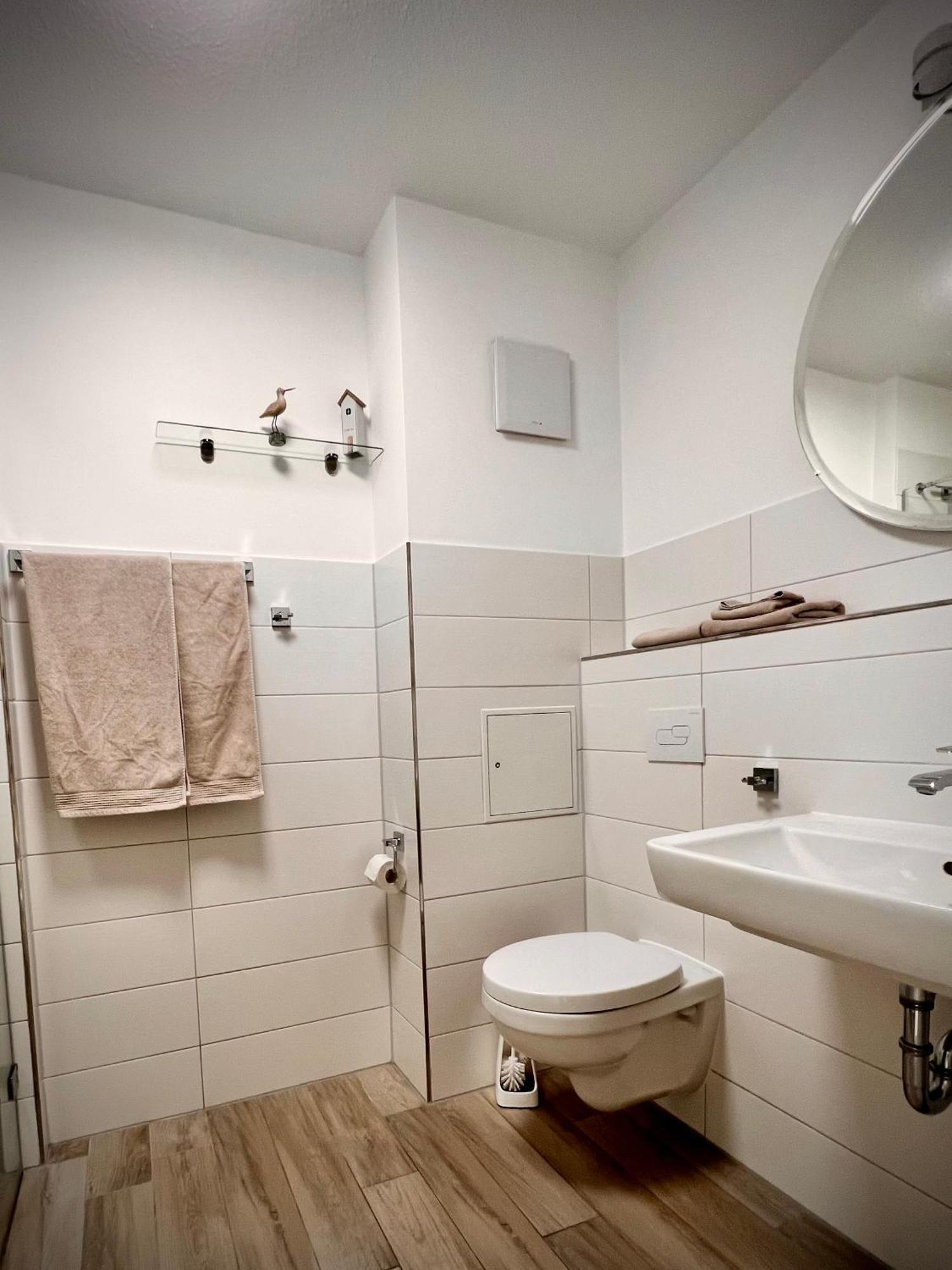 Kleine Auszeit -- Inklusive Parkplatz & Wifi, Geschirrspueler, Waschmaschine & Terrasse Mit Strandkorb -- Perfekt Fuer Urlaub & Business Scharbeutz Extérieur photo
