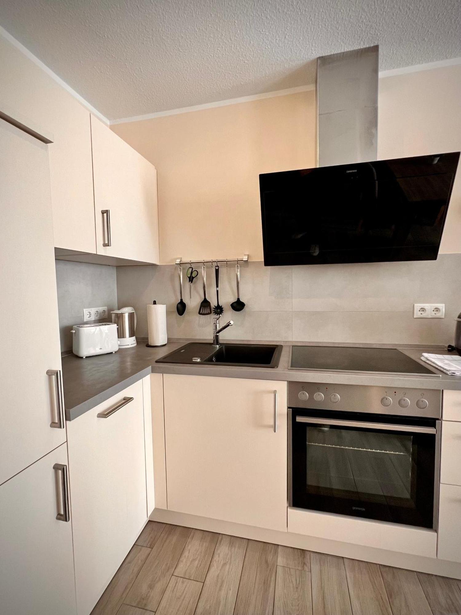 Kleine Auszeit -- Inklusive Parkplatz & Wifi, Geschirrspueler, Waschmaschine & Terrasse Mit Strandkorb -- Perfekt Fuer Urlaub & Business Scharbeutz Extérieur photo