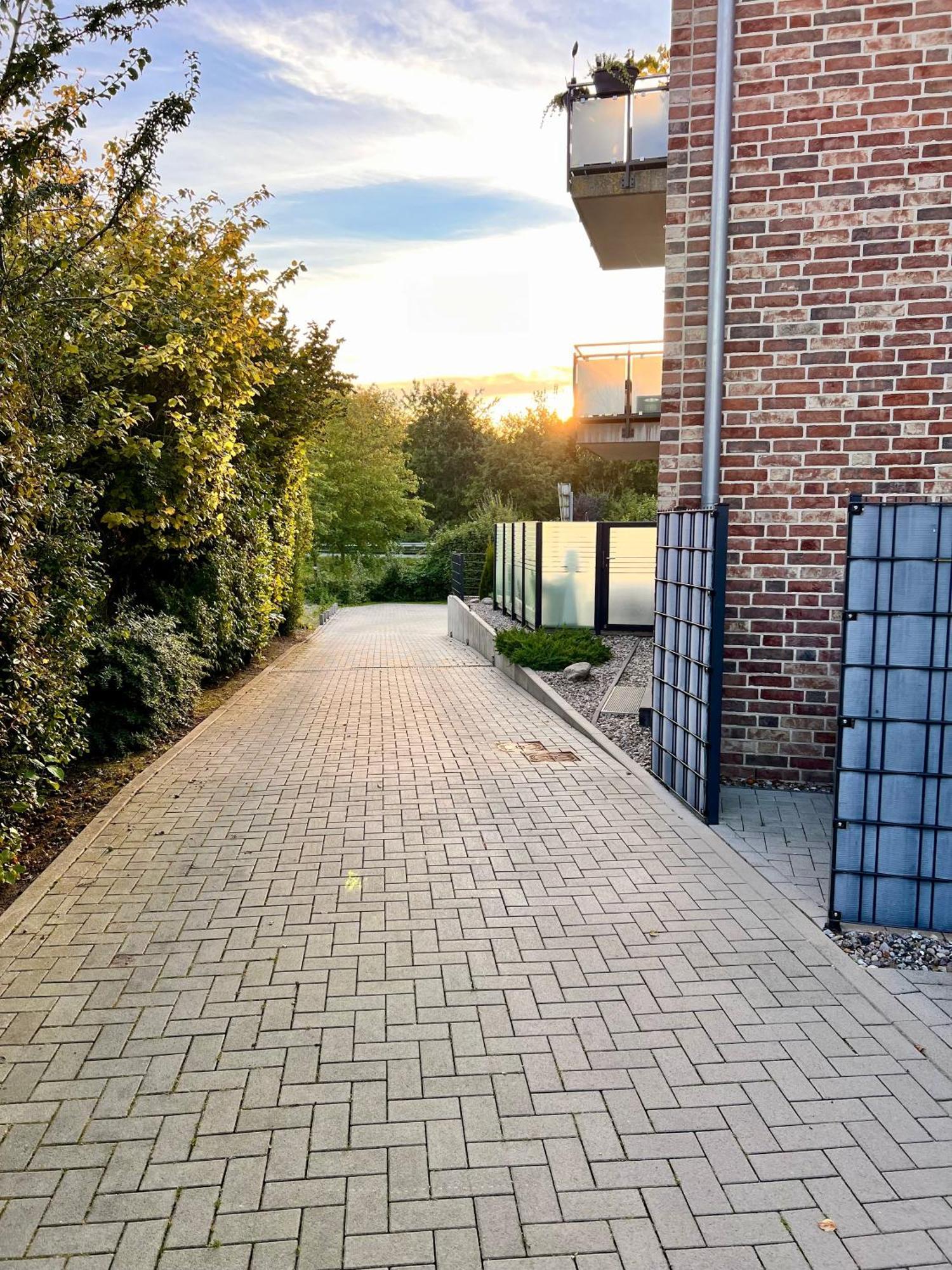 Kleine Auszeit -- Inklusive Parkplatz & Wifi, Geschirrspueler, Waschmaschine & Terrasse Mit Strandkorb -- Perfekt Fuer Urlaub & Business Scharbeutz Extérieur photo